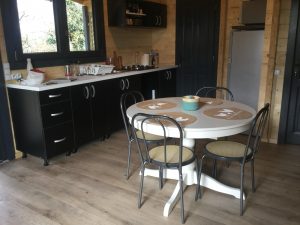 image interieur du chalet lit deux place